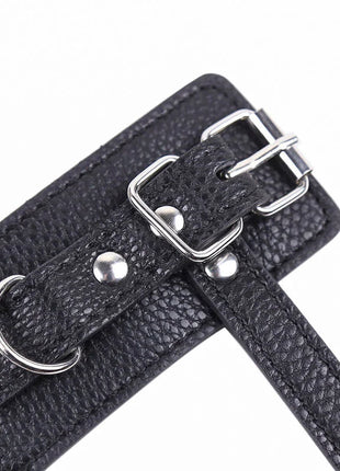 Ohmama fetish penis-stützhülle mit riemen aus schwarzem strukturiertem leder mit silberfarbener schnalle und nieten