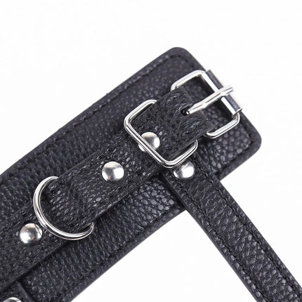 Ohmama fetish penis-stützhülle mit riemen aus schwarzem strukturiertem leder mit silberfarbener schnalle und nieten