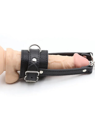 Ohmama fetish penisstützhülle mit riemen aus schwarzem leder mit silberner metallschnalle und kettenbefestigung