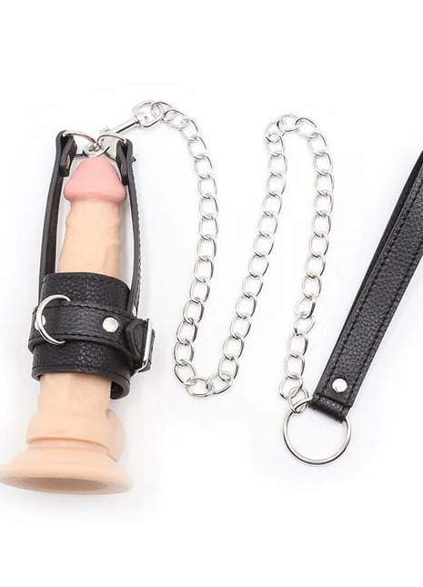 Schwarzes lederharness mit silberner kette und griff mit pinkem silikon dildo von ohmama fetish