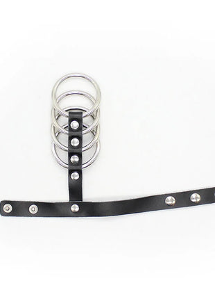 Schwarzes leather choker mit silbernen metallringen und nieten für ohmama fetish penishülle mit metallringen