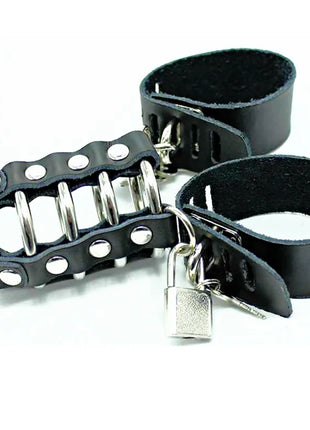 OHMAMA FETISH - PENISKFIG MIT METALLRINGEN UND LEDERRIEMEN