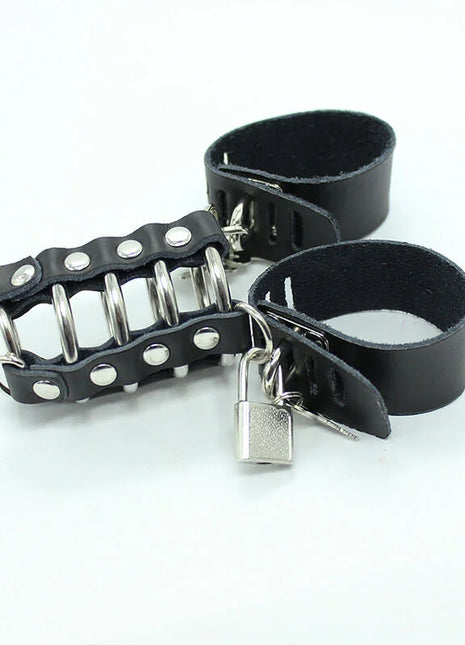 OHMAMA FETISH - PENISKFIG MIT METALLRINGEN UND LEDERRIEMEN
