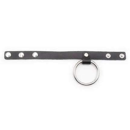 Schwarzer lederhalsband mit silberfarbenem metallring und nieten von OHMAMA Fetish Penisring mit Metallring