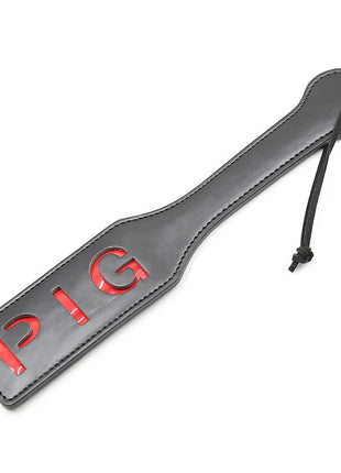 Ohmama fetish pig paddel schwarzes leder mit roten pig buchstaben und schwarzer kordelschlaufe