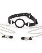 Schwarzer silikon ringknebel mit silbernen ketten und schwarzen metallnippelklemmen von ohmama fetish