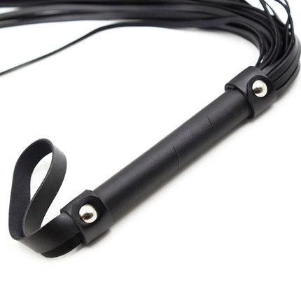 Schwarze lederpeitsche mit glattem zylindrischem griff und dünnen riemen für ohmama fetish silberne armbänder
