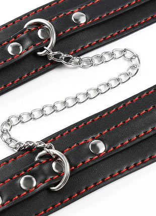 Schwarzes ledersimplicity kleine handgelenk fesseln von ohmama mit roten nähte und silbernen metallketten und nieten