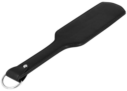 Black lederpaddle mit silbernem metallring am griffende ohmama fetish tack paddel