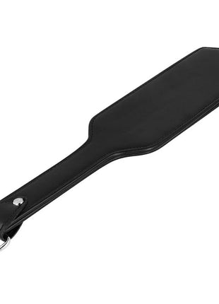 Black lederpaddle mit silbernem metallring am griffende ohmama fetish tack paddel