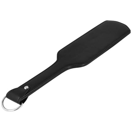 Black lederpaddle mit silbernem metallring am griffende ohmama fetish tack paddel