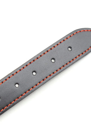 Ohmama fetish ttpe-ballknebel schwarzes lederarmband mit roter naht und gleichmäßig verteilten löchern zur anpassung