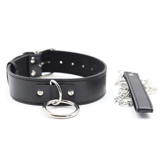 Schwarzes lederhalsband mit silbernen metallringen und nieten ohmama fetish untersuchungshalsband mit leine