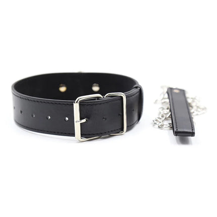 Ohmama fetish untersuchungshalsband mit leine schwarzes lederhalsband mit silberner schnalle und passender lederleine am metallkasten