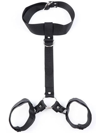 Schwarzes nylon-harness verstellbarer hogtie mit silbernen metallbeschlägen und verstellbaren hals- und armfesseln von OHMAMA Fetish