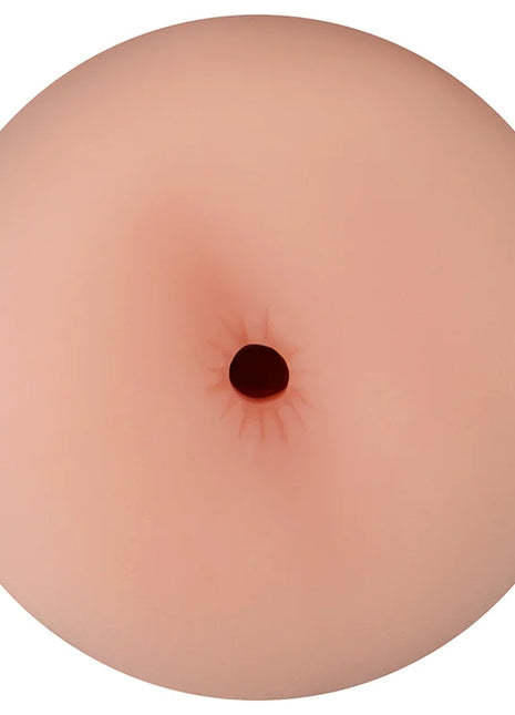 Ein realistischer, hautfarbener silicone analplug von ohmama mit zentraler dunkler öffnung und anusvibration