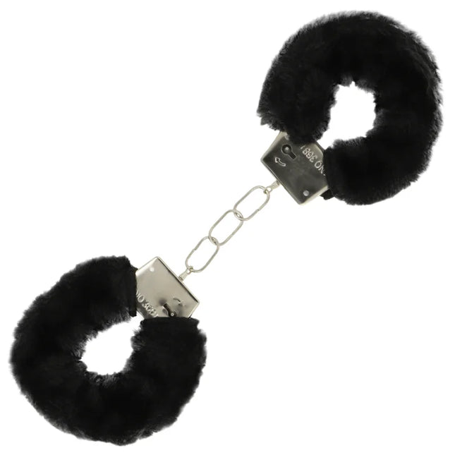 Black faux fur handcuffs with silver metal clasps and chain from ohmama paar-set nummer 3
