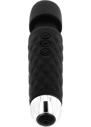 Schwarzer silikonkörper mit diamantstruktur und drei bedientasten sowie verchromter spitze im ohmama wiederaufladbaren massager