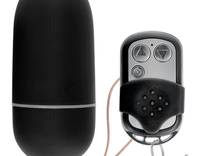 Schwarzes silikon vibrator ei mit silbernem akzentband und fernbedienung mit dreieckigen tasten und keychain
