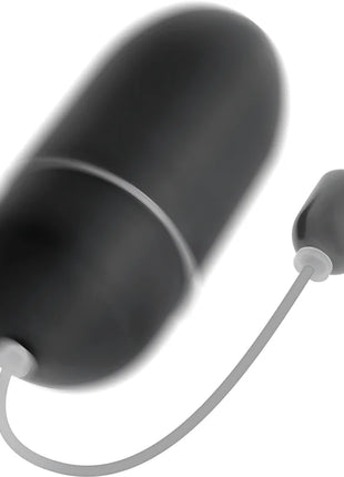 Online schwarzes wasserdichtes vibrationsei mit glattem glänzendem schwarzem zylinder und grauem kabel am ende