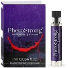 Purple und schwarze box mit rotem lächelndem design neben klarem glasflakon mit pherostrong pheromonparfüm für ihn 1 ml