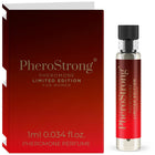 Ein schlanker transparenter glasflakon mit schwarzem geriffeltem verschluss und rotem pherostrong etikett für damen pheromon parfum limited edition 1 ml