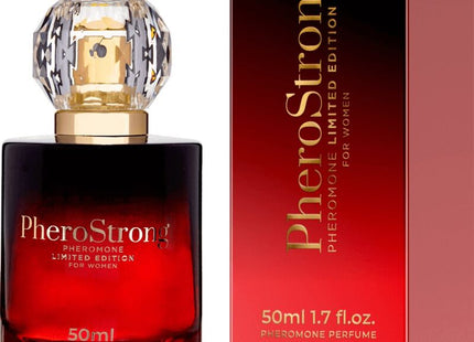 Rote glasflasche pherostrong pheromon parfum mit facettiertem kristallverschluss und goldenen akzenten 50 ml