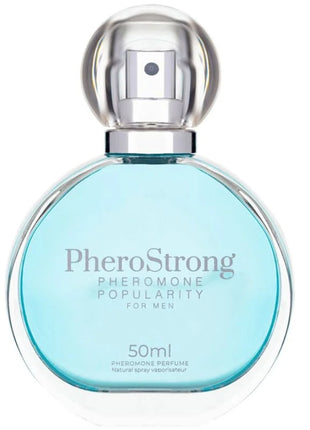Ein eleganter transparenter glasflasche mit silberverschluss und hellblauer flüssigkeit pherostrong pheromon parfüm für männer 50 ml