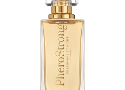 Ein rechteckiges glasfläschchen pherostrong pheromonparfüm für die nacht für frauen 50 ml mit goldfarbener sprühdüse und bernsteinfarbener flüssigkeit