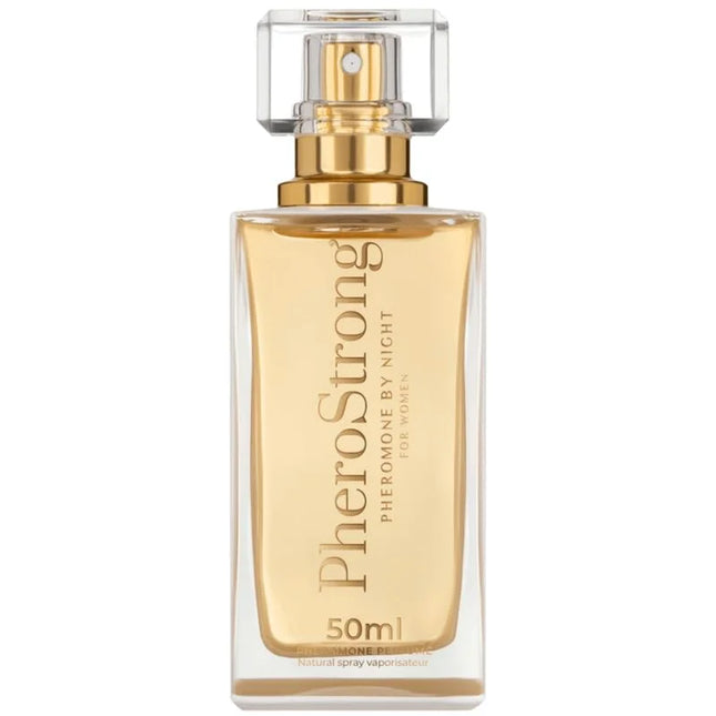 Ein rechteckiges glasfläschchen pherostrong pheromonparfüm für die nacht für frauen 50 ml mit goldfarbener sprühdüse und bernsteinfarbener flüssigkeit