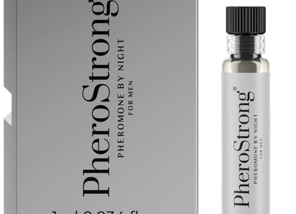 Silbergetönte glasflasche mit schwarzem geriffeltem verschluss und klarem parfum für männer pherostrong 1 ml