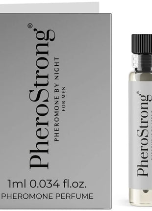 Silbergetönte glasflasche mit schwarzem geriffeltem verschluss und klarem parfum für männer pherostrong 1 ml