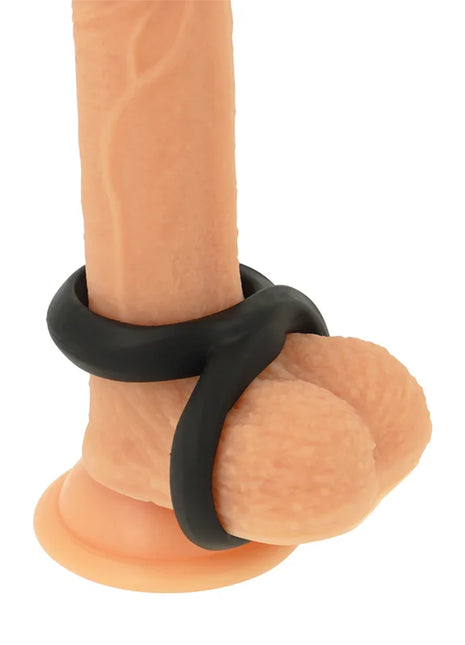 Schwarzer silikonring powering pr12 mit ergonomischem, super flexiblem und widerstandsfähigem design für penis und hoden
