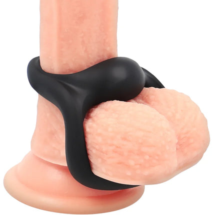 Schwarzer silikon penis- und hodenring powering pr14 mit ergonomischem flexiblen design am dildo getragen