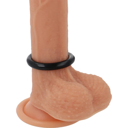 Schwarzer silikon penisring powering 3,5 cm flexibel und widerstandsfähig am sockel eines realistisches toys