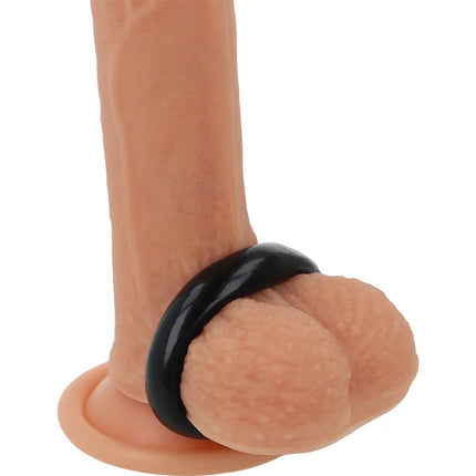 Beiger silikonphallus mit schwarzem super flexiblem und widerstandsfähigem penisring 3,8 cm von powering
