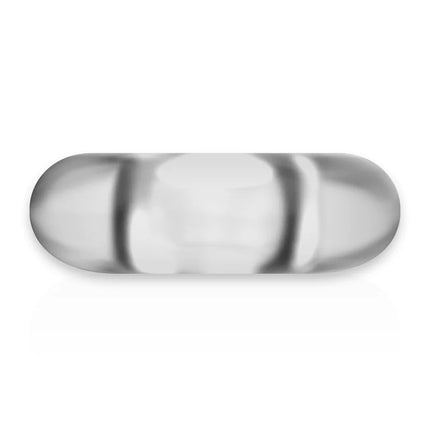 Ein transparenter silberner penisring 4,5 cm mit glatter glänzender oberfläche und subtilen horizontalen rillen