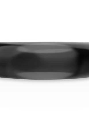 Ein glänzender schwarzer keramik penisring powering super flexibel und widerstandsfähig mit abgerundet rechteckigem design