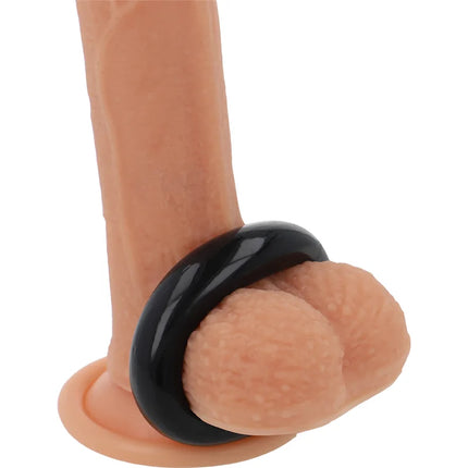 Beiger silikonphallus mit schwarzem super flexiblem und widerstandsfähigem penisring 5,5 cm powering