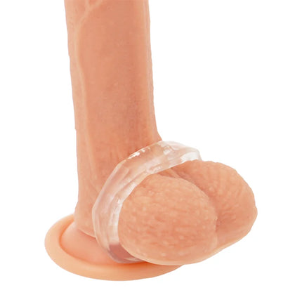 Klare silikon penisring 5 cm mit strukturierter oberfläche am realistischen pfirsichfarbenen phallusspielzeug