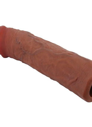 Brauner texturierter silikon kondomüberzug von pretty love derek mit 7,6 cm verlängerung mulatte sichtbar von hinten