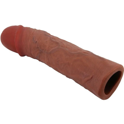 Brauner texturierter silikon kondomüberzug von pretty love derek mit 7,6 cm verlängerung mulatte sichtbar von hinten