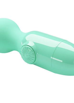 Mintgrüner silikon-mini-massager von pretty love mit strukturierter steuerungstaste und dezentem logo