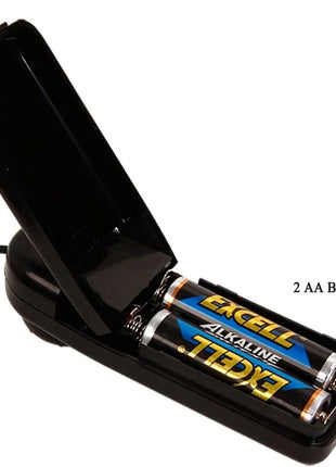 Schwarzes aa batterieladegerät mit zwei blau-goldenen excel alkaline 1.5v batterie in pretty love - harness mit vibrationsdildo