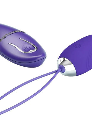 Lila eiförmiger fernbedienbarer vibrator mit silbernem metallakzent und passendem lila kabel von pretty love