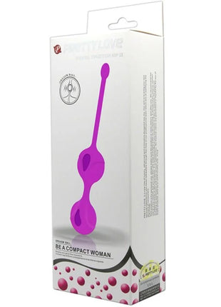 Lila silikon vaginalspielzeug mit zwei kugeln verbunden durch schlanken stiel in weißer verpackung von Pretty Love