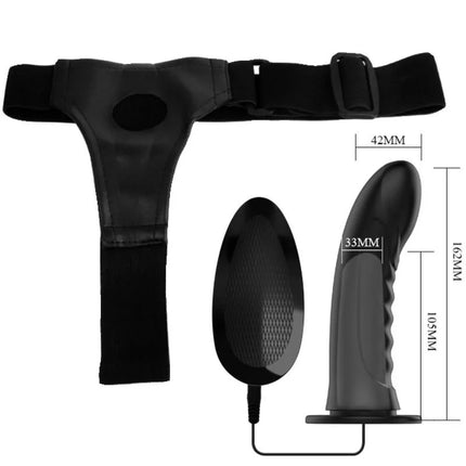 Schwarzer silikonvibrator mit strukturierter griff und fernbedienung neben schwarzem hüftgurt von pretty lovemarvin strap-on mit vibration und hohldildo