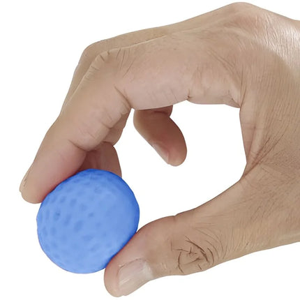 Ein blauer, strukturierter golfball förmiger stressball, gehalten in der hand, passend zum pretty love twin balls männlicher masturbator orange