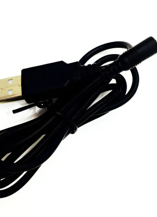 Pretty love usb ladegerät mit kabel zeigt schwarzen usb-auf-3,5mm-audiokabel mit matter kunststoffhülle und metallkontakten
