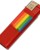 Rotes kunststofffeuerzeug mit regenbogenfarbenem lgbt-flaggenaufkleber pride feuerzeug farbe mit lgbt flagge